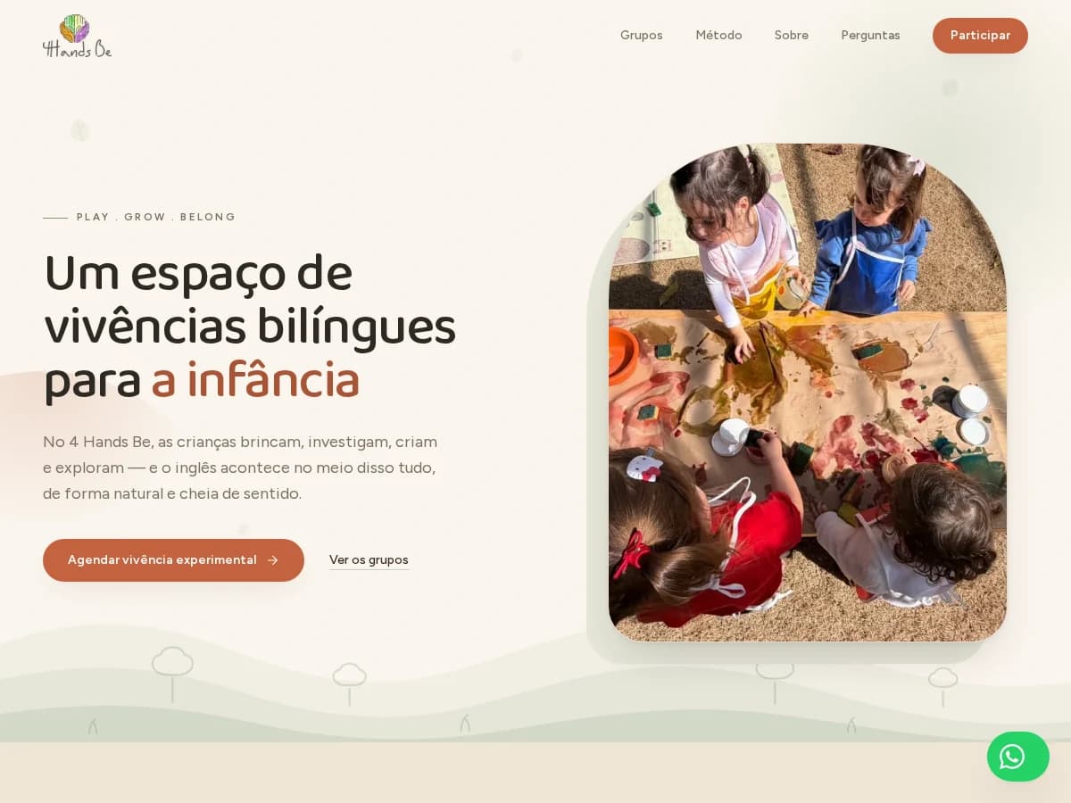 Página inicial do 4 Hands Be, com foto de crianças em atividade